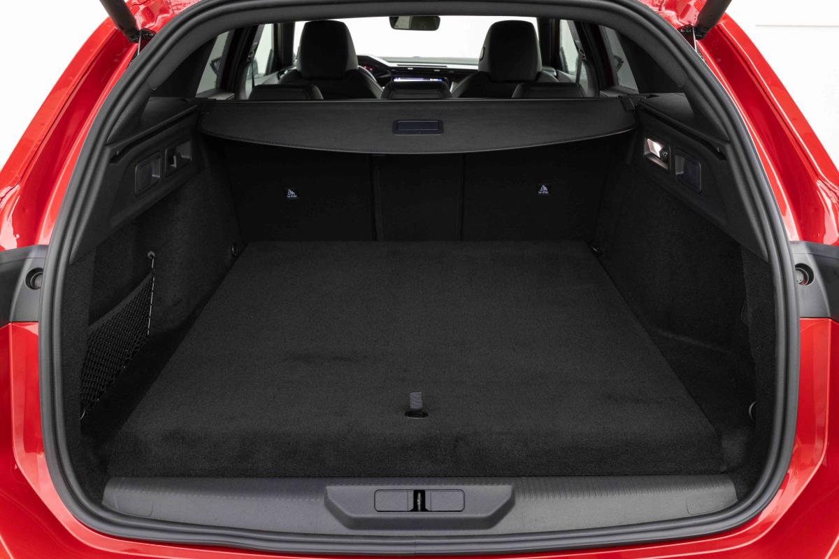 Peugeot 308 SW boot