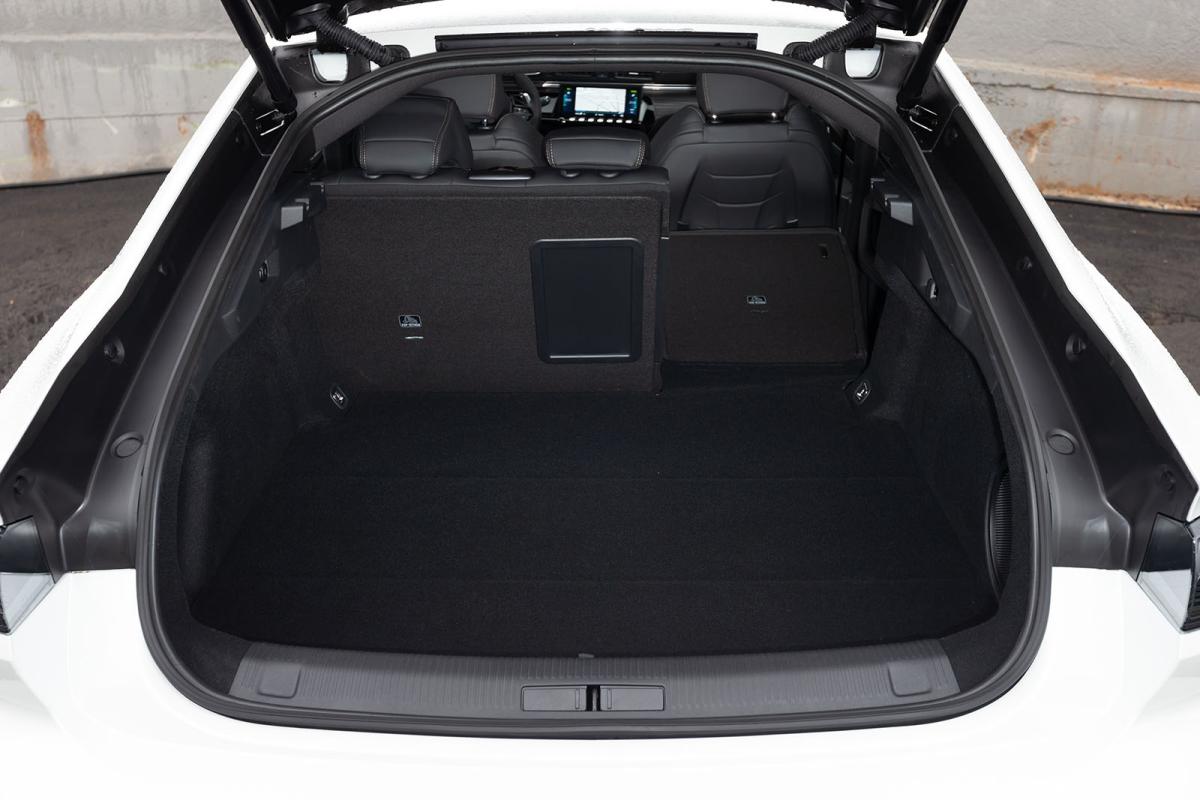 Peugeot 508 boot open