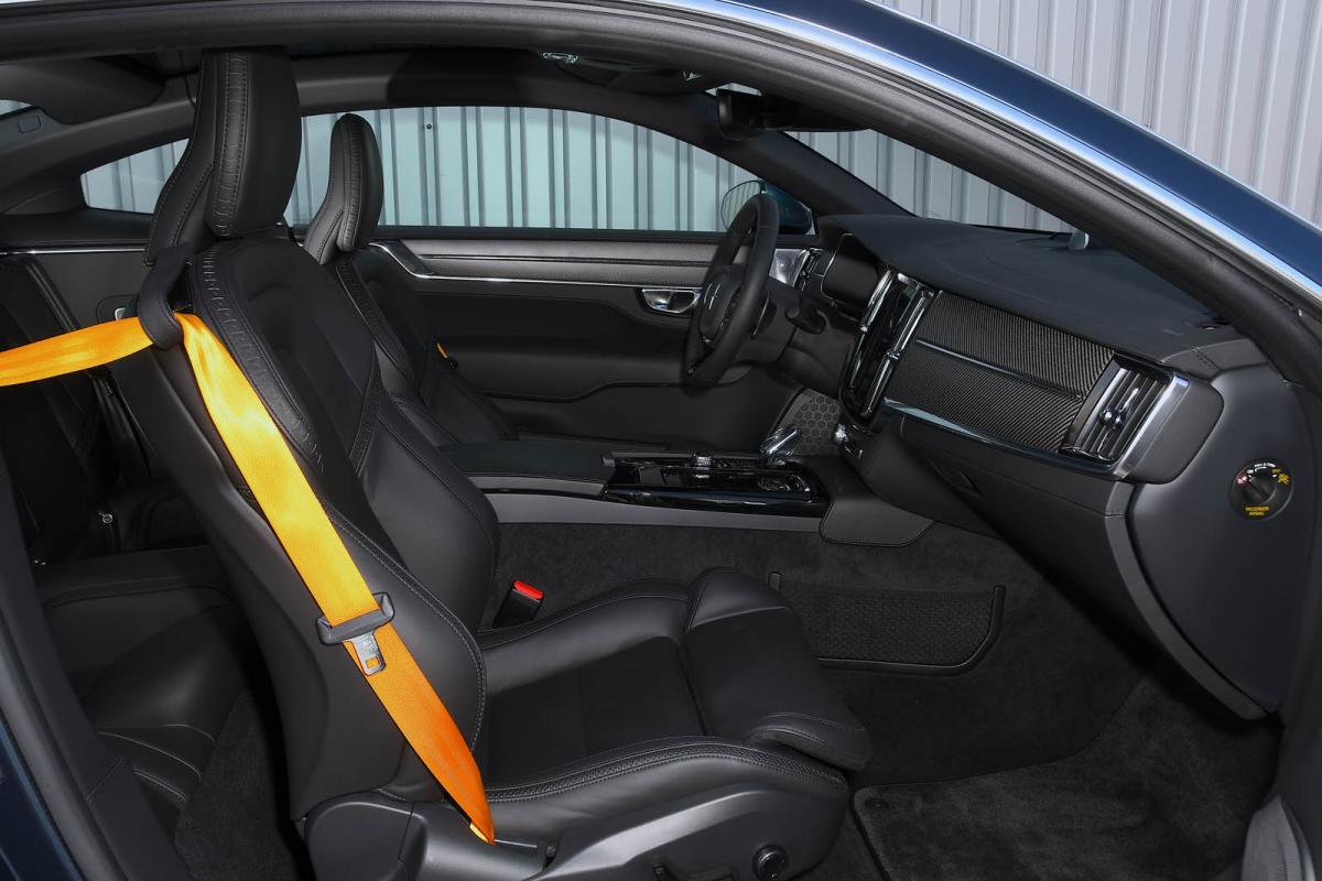 Polestar 1 2021 front seats