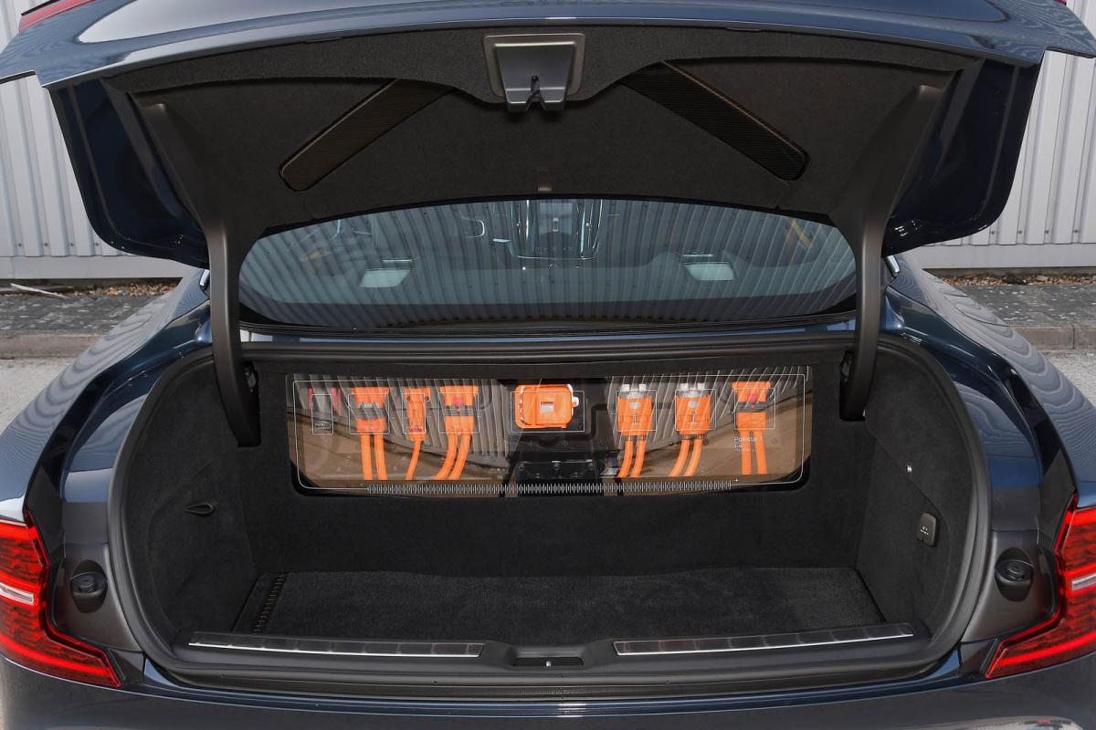 Polestar 1 2021 boot open