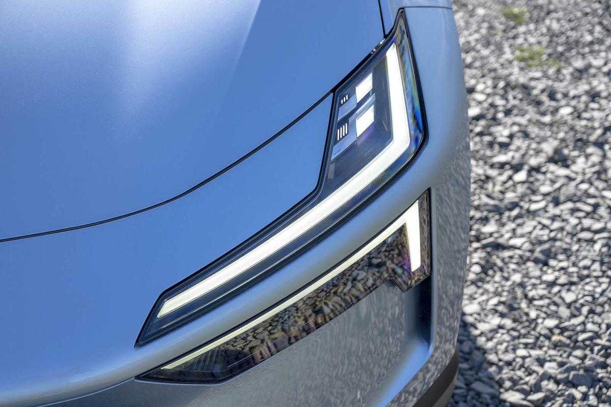 Polestar 4 headlights