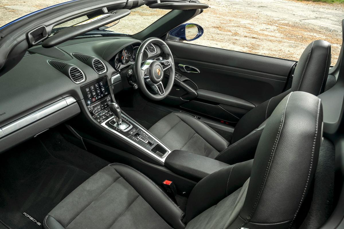 Porsche 718 Boxster front seats