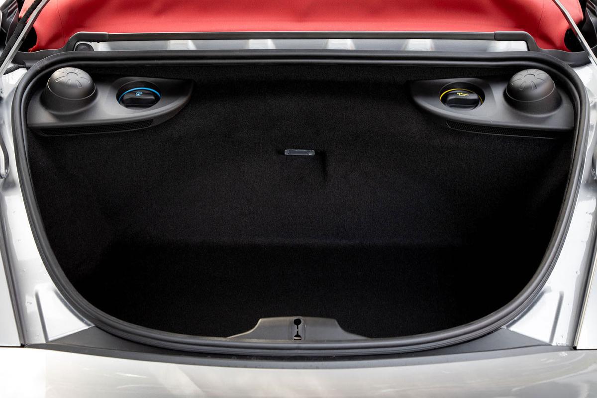 Porsche 718 Boxster Spyder boot open
