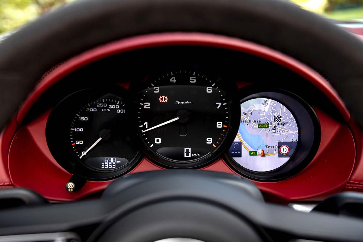 Porsche 718 Boxster Spyder interior driver display