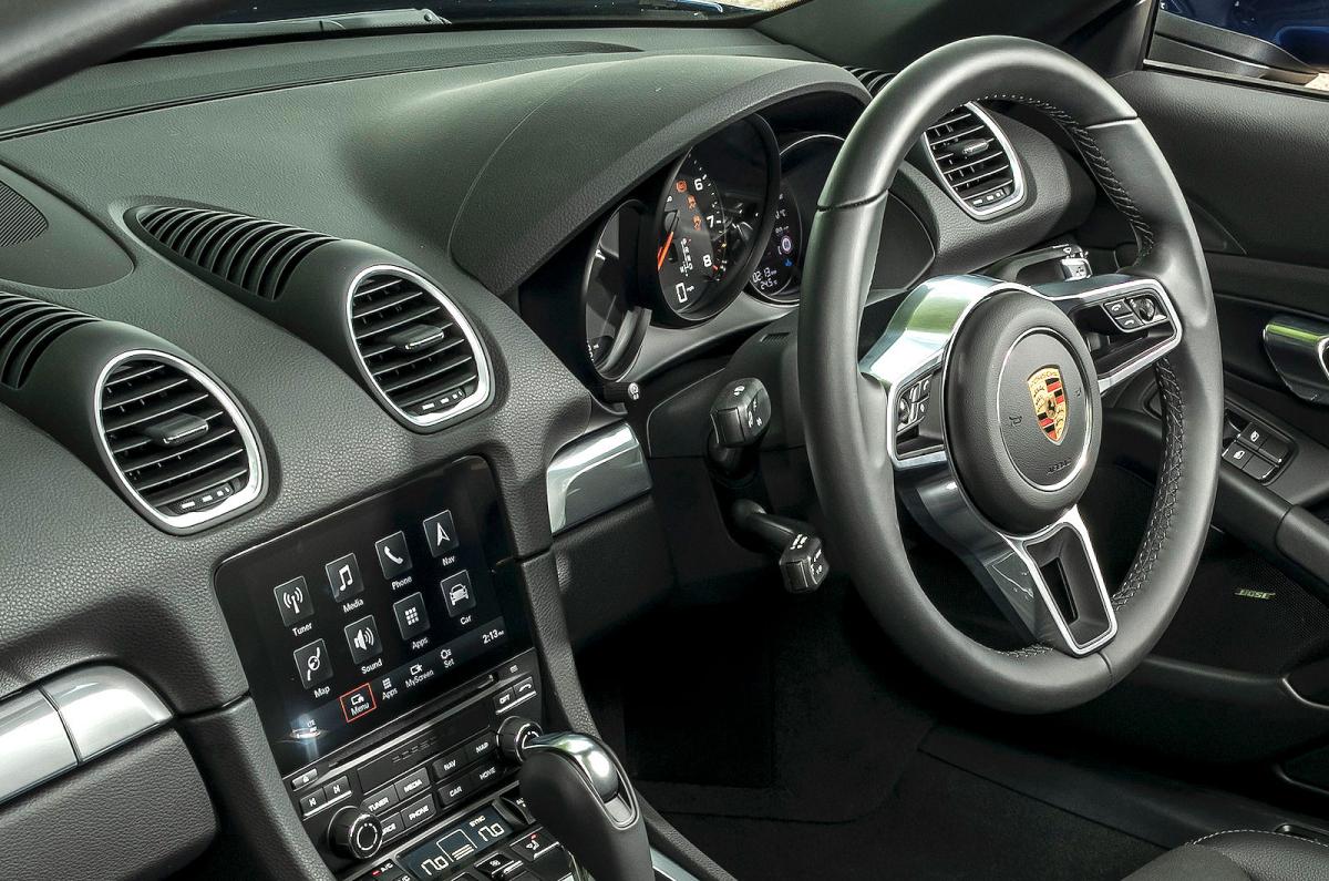 Porsche 718 Boxster steering wheel and screens