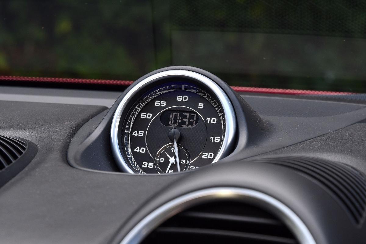 Porsche 718 Cayman dashboard stopwatch