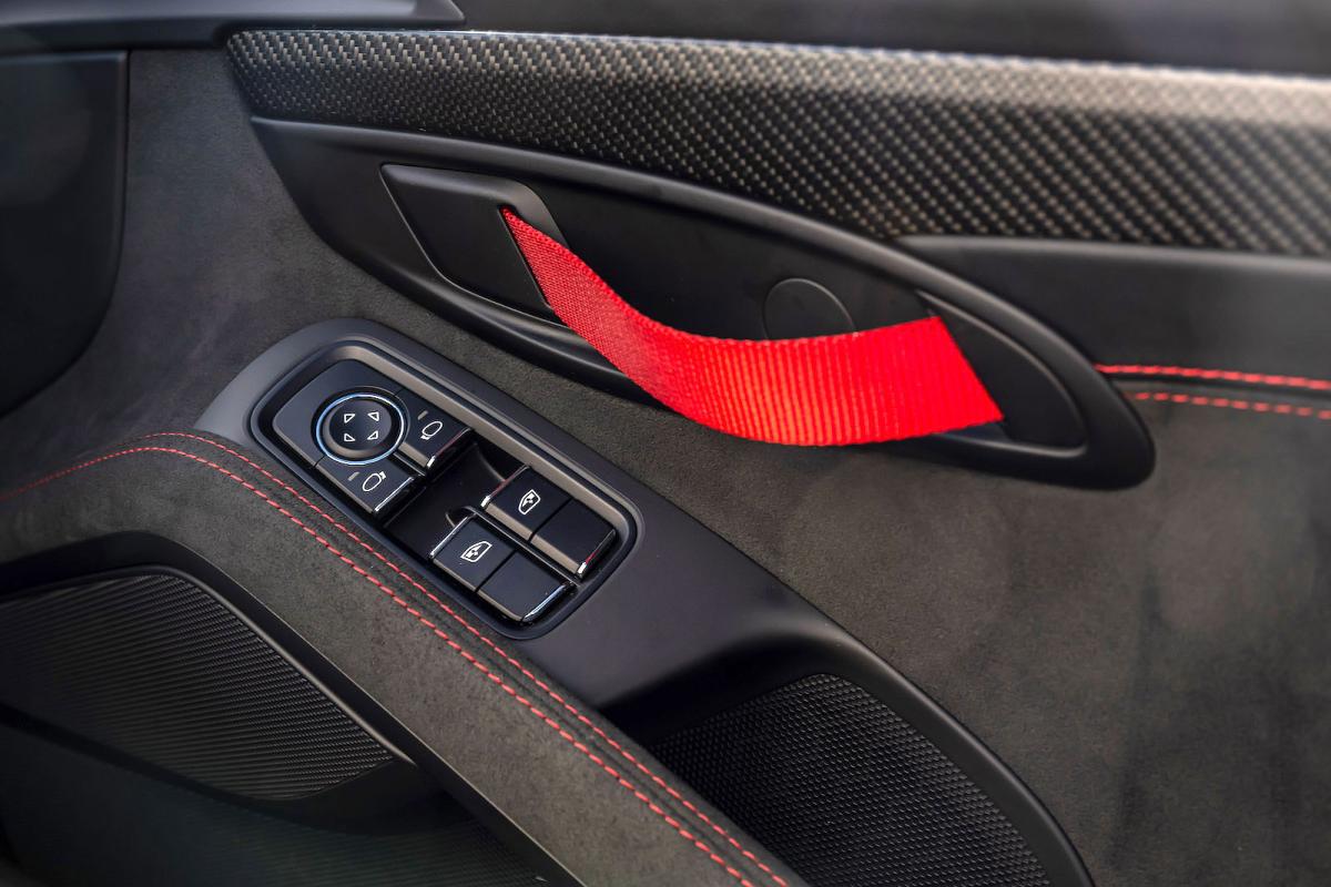  Porsche 718 Spyder RS door detail