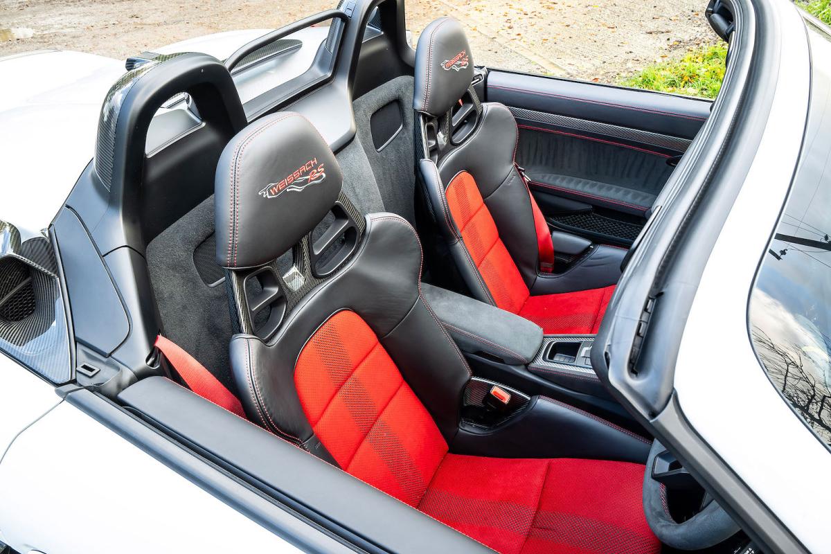 Porsche 718 Spyder RS interior