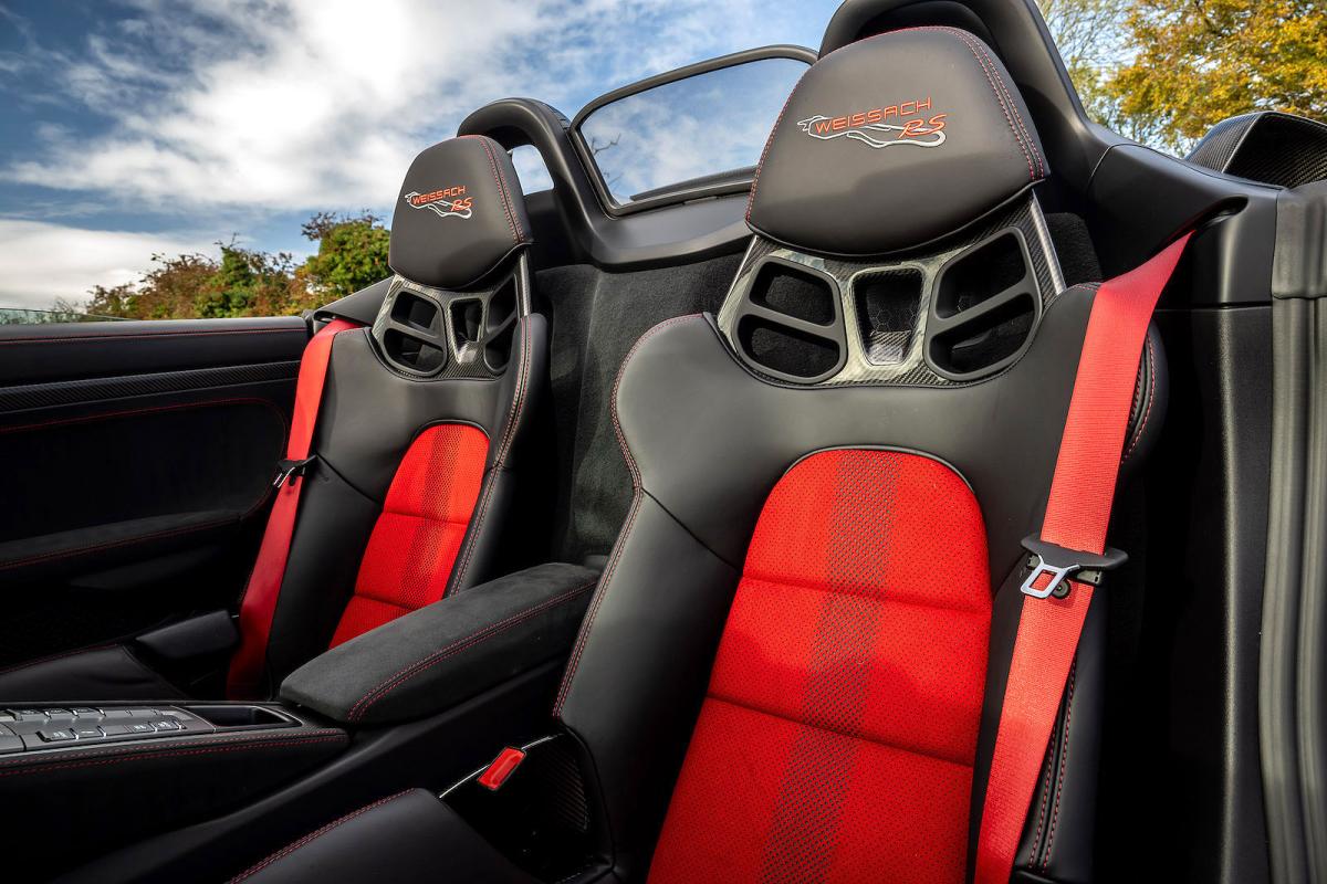  Porsche 718 Spyder RS seats