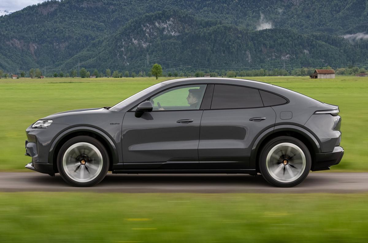 Porsche Cayenne Coupé Electric driving side
