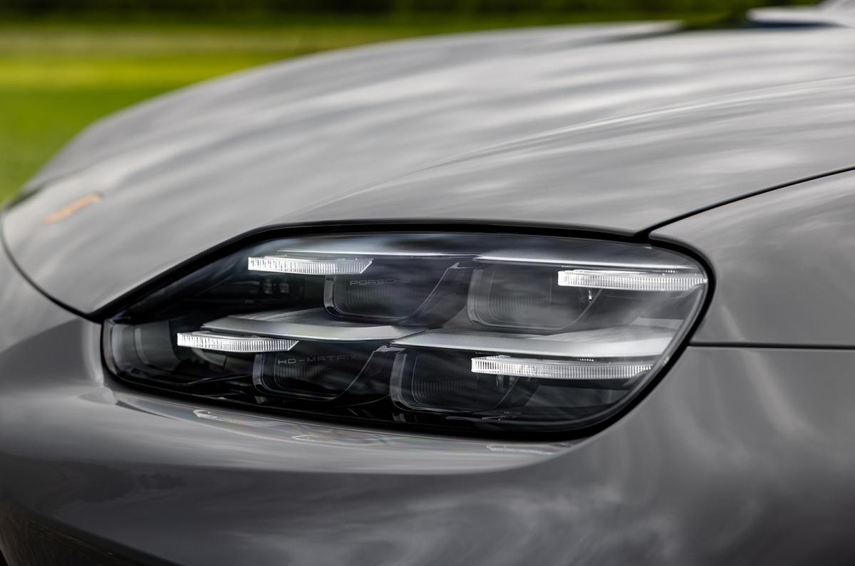 Porsche Cayenne Coupé Electric headlight detail
