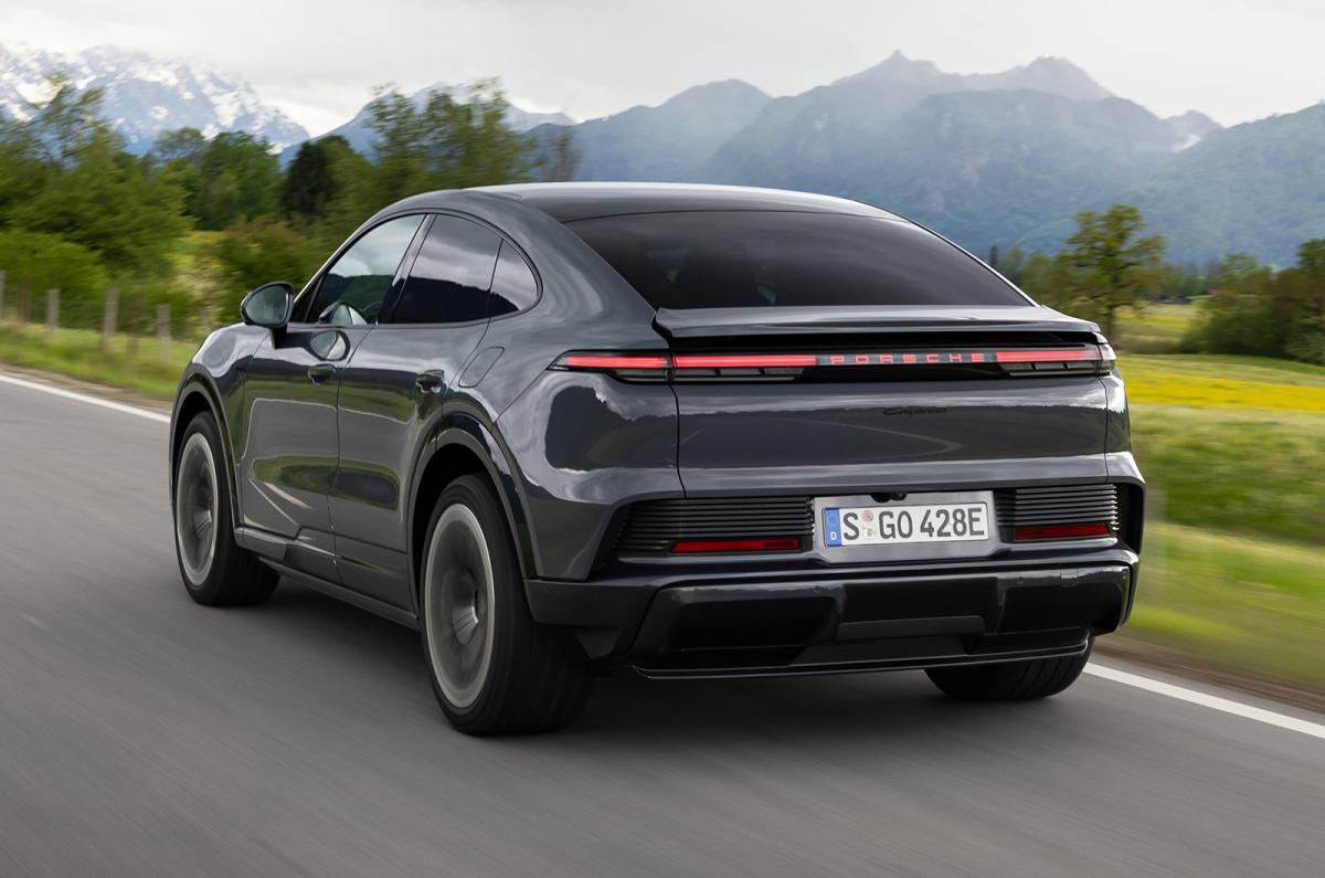 Porsche Cayenne Coupé Electric rear cornering