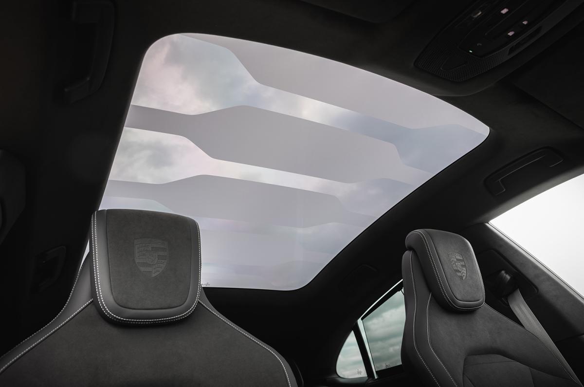 Porsche Cayenne Coupé Electric roof detail