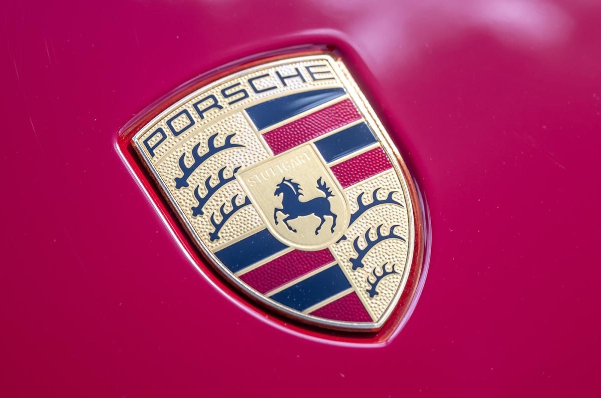 Porsche Cayenne logo detail