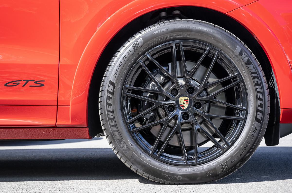 Porsche Cayenne wheel detail