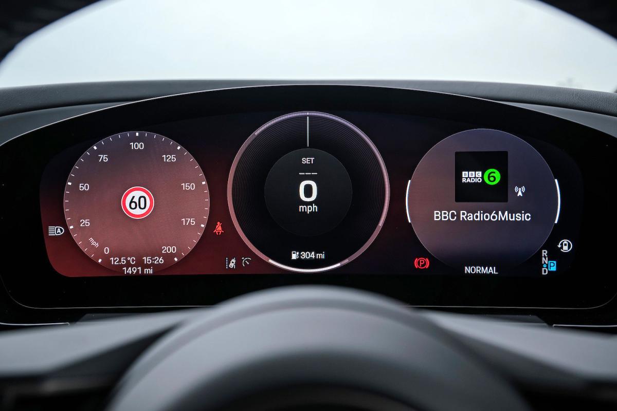 Porsche Macan Turbo Electric driver display