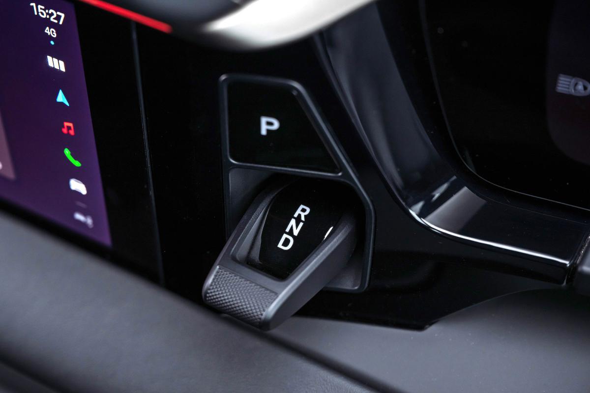 Porsche Macan Turbo Electric gear selector