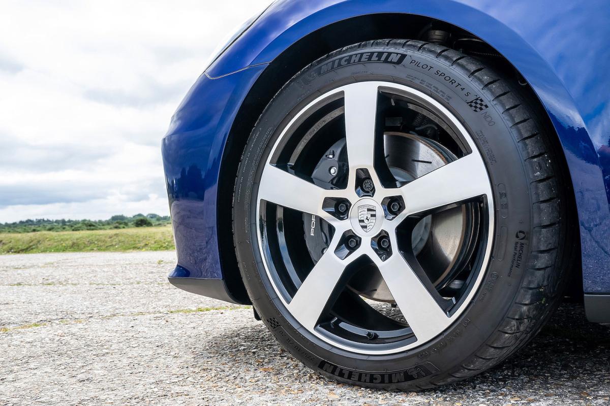 Porsche Panamera alloy wheel