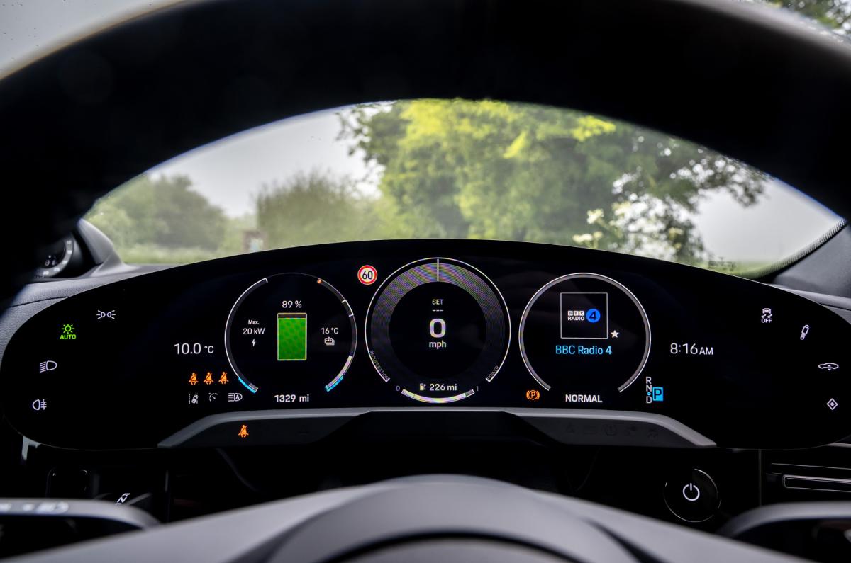 Porsche Taycan instruments