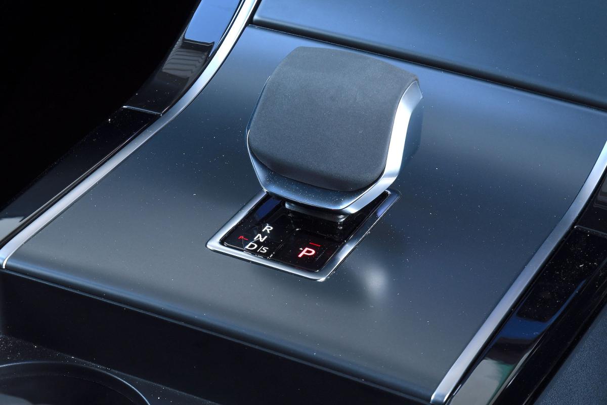 Used Range Rover Velar 2017-present interior gearshift
