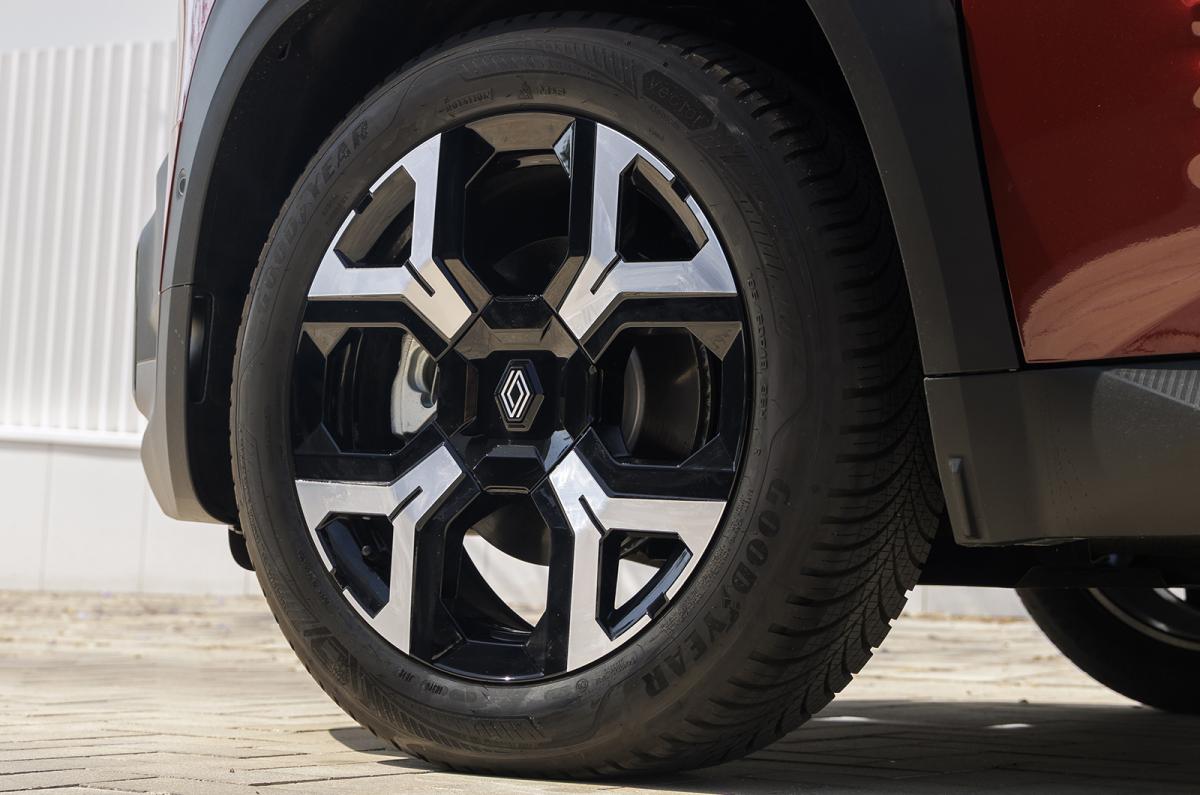Renault 4 wheel detail