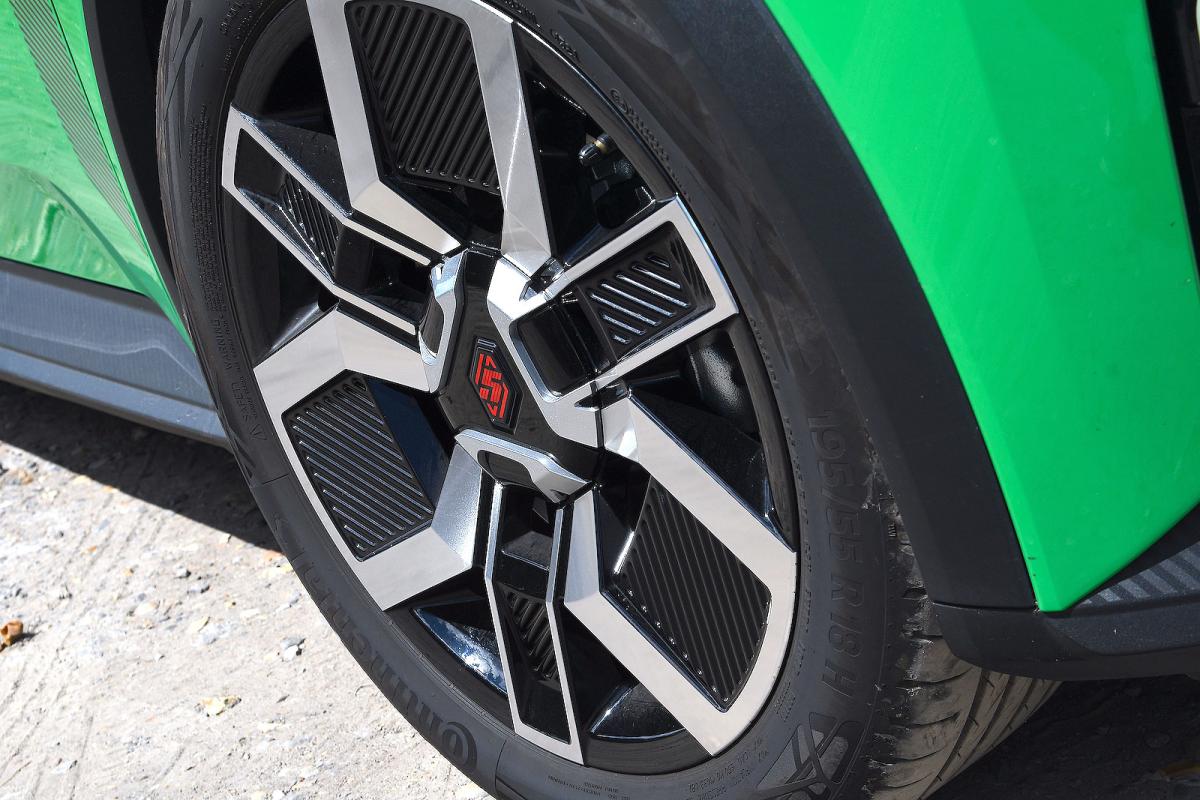 Renault 5 alloy wheel