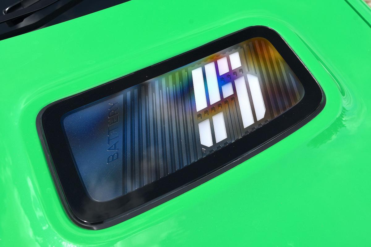 Renault 5 bonnet detail