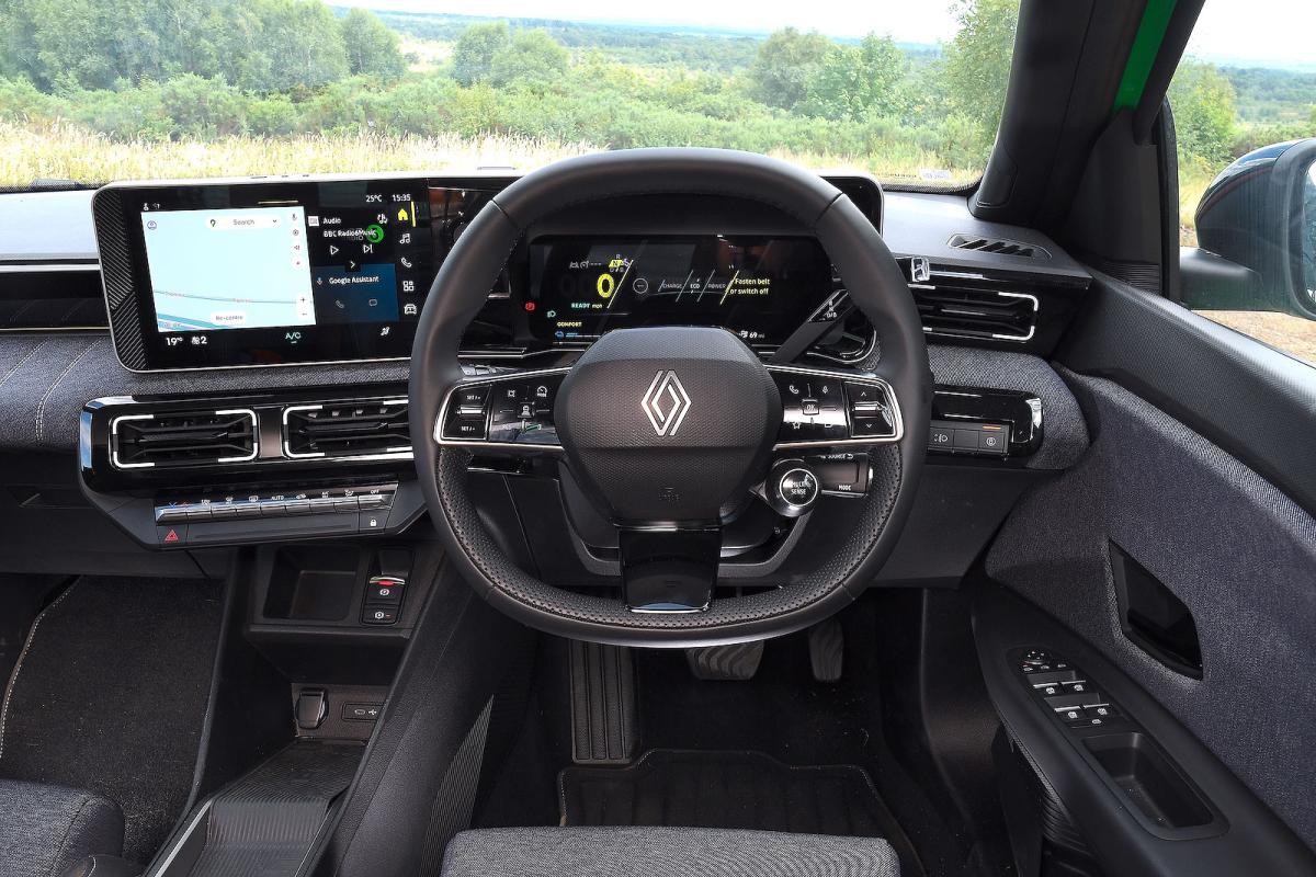 Renault 5 dashboard