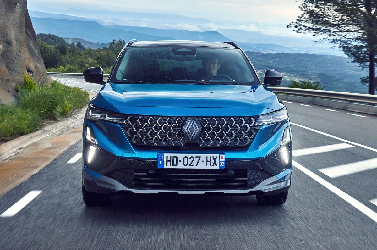 Renault Austral front driving