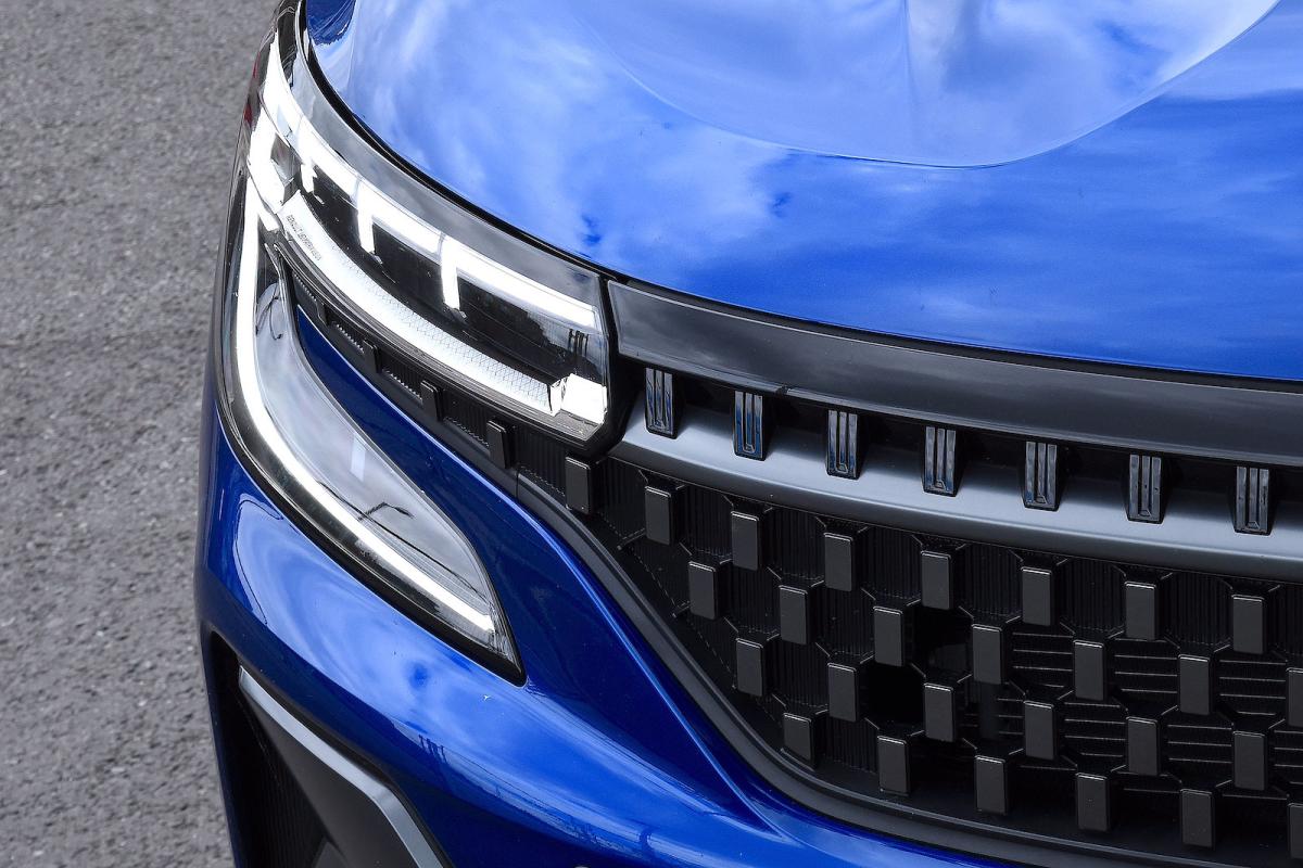 Renault Austral headlights