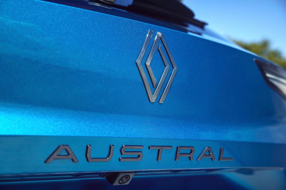 Renault Austral rear badge