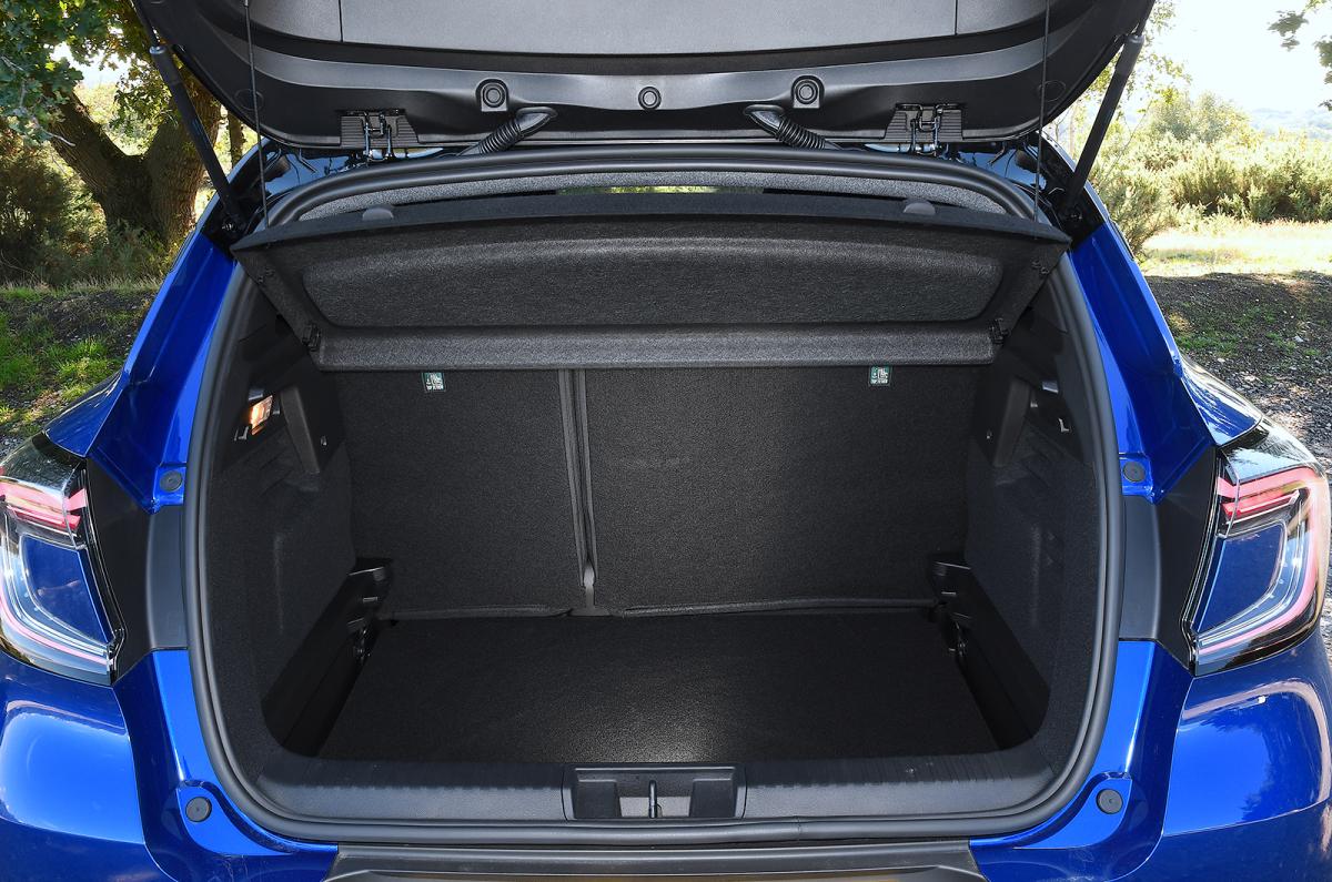 Renault Captur boot