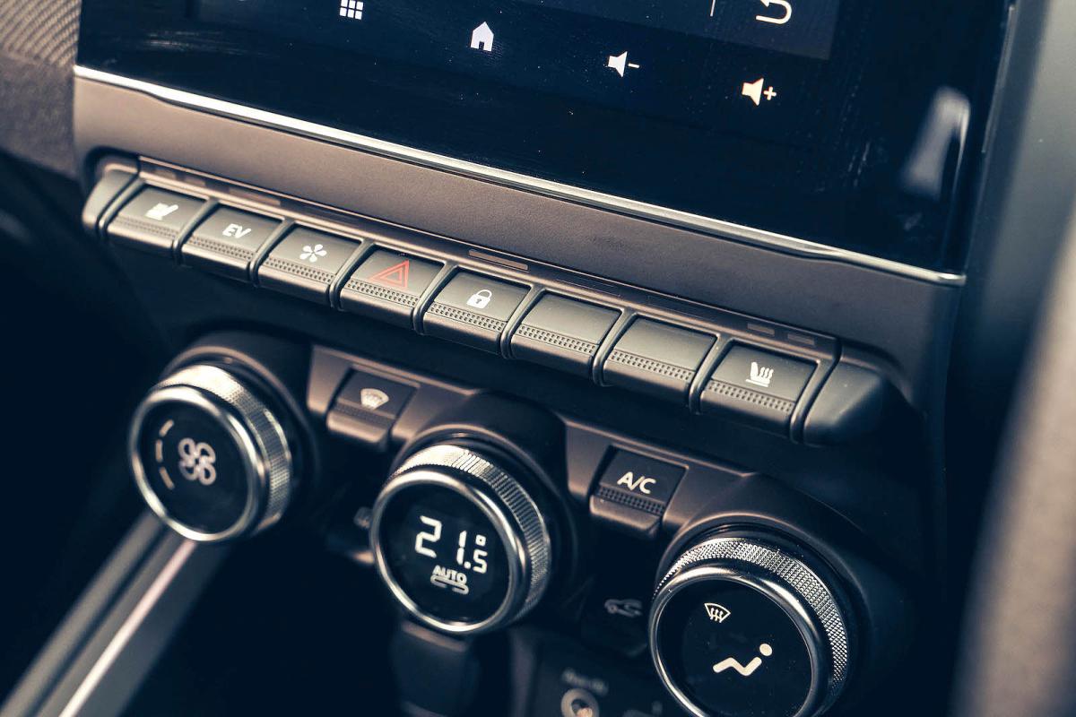 Renault Clio interior climate controls
