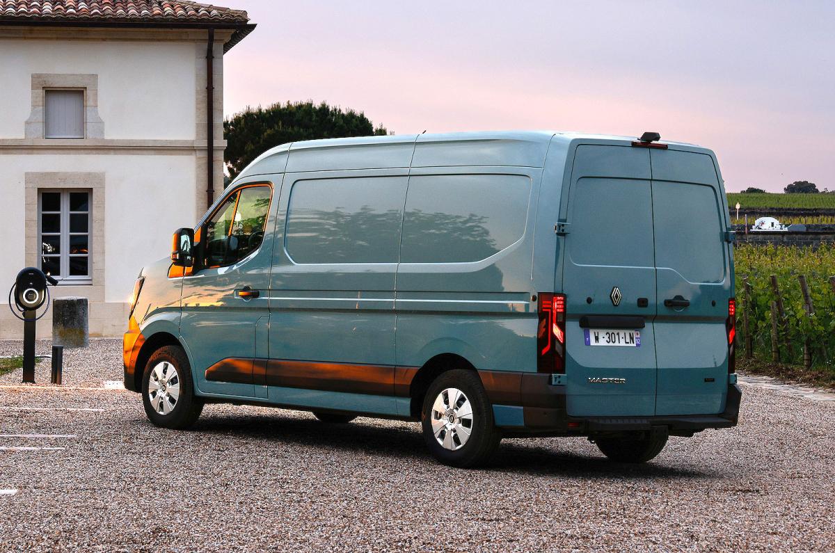 Renault Master E-Tech rear left static
