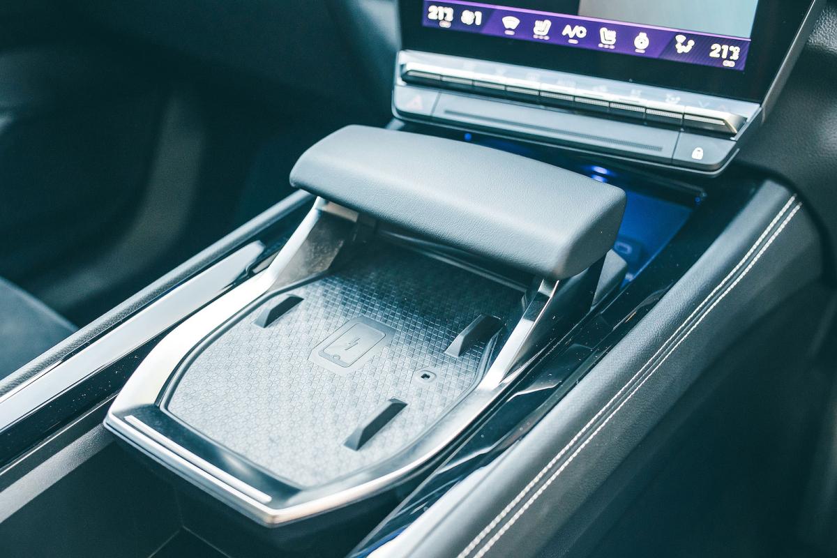 Renault Rafale interior detail