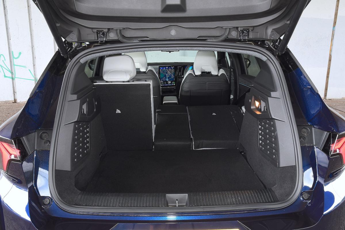 Renault Scenic E-Tech boot