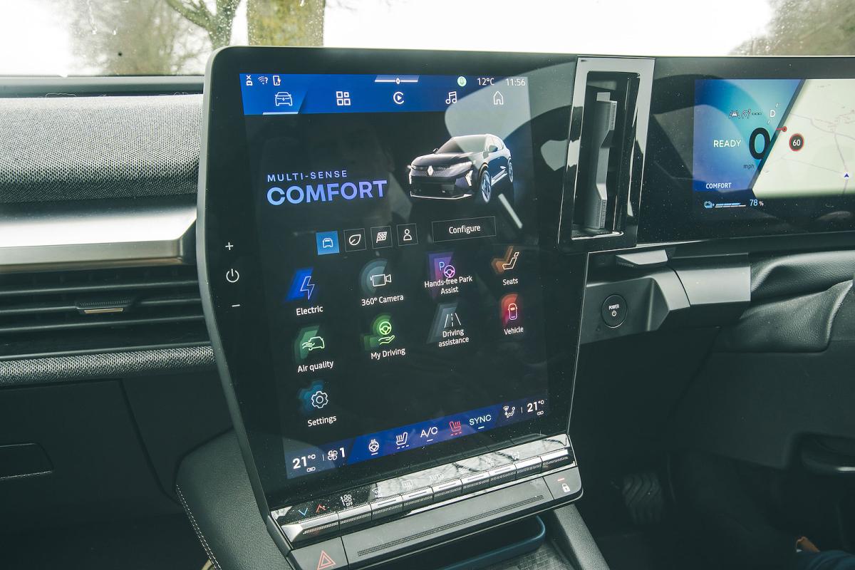 Renault Scenic E-Tech infotainment touchscreen