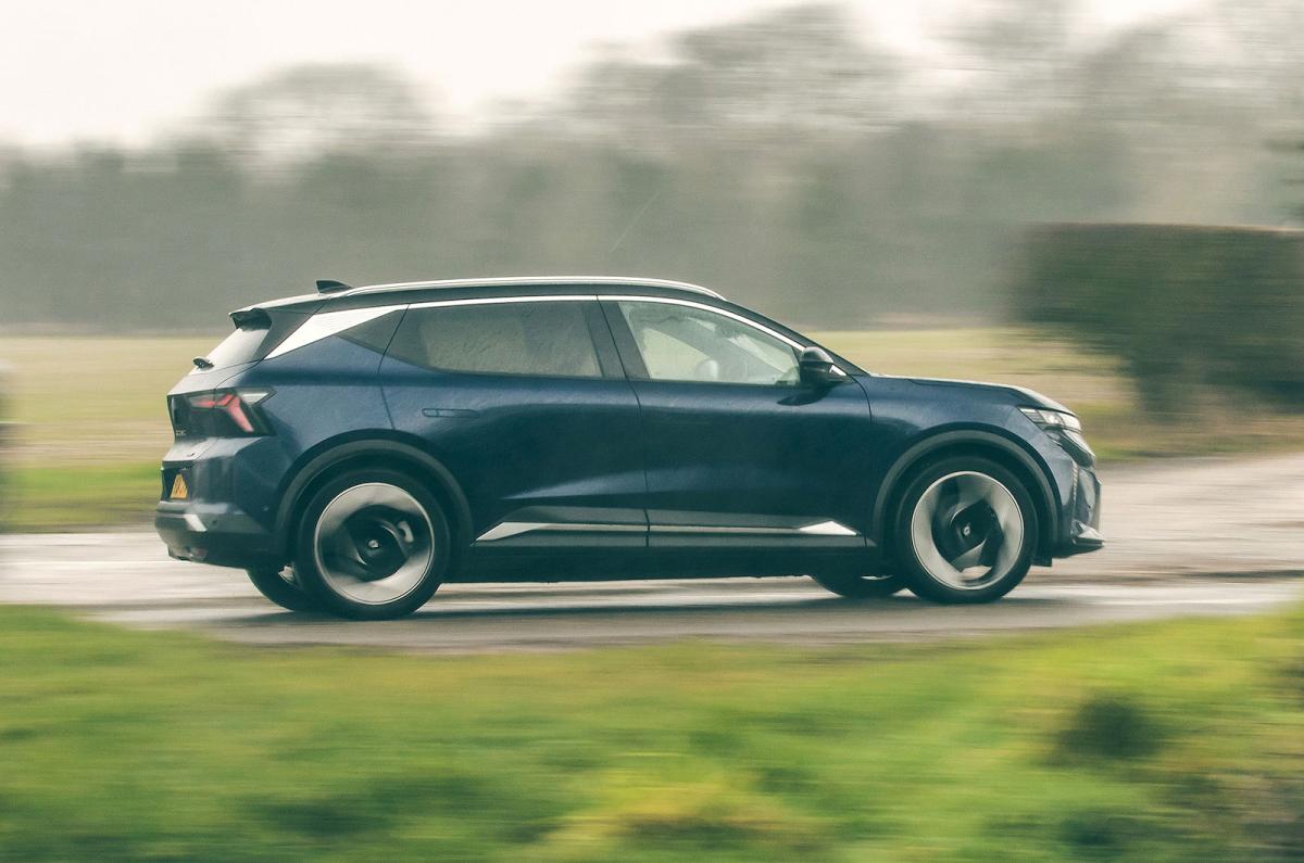 Renault Scenic E-Tech right driving