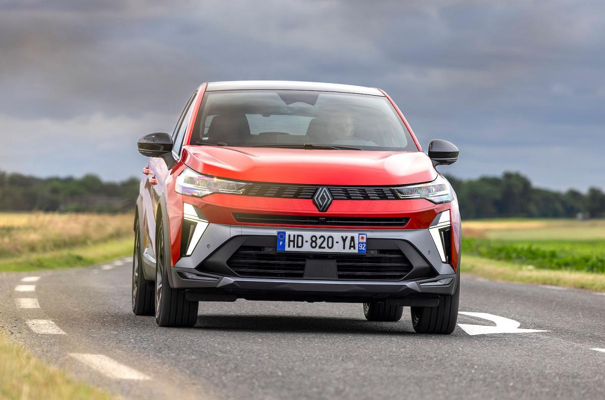 Renault Symbioz front driving
