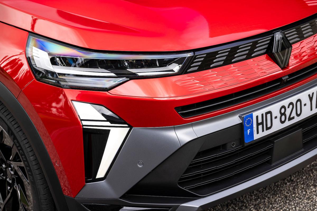 Renault Symbioz headlights