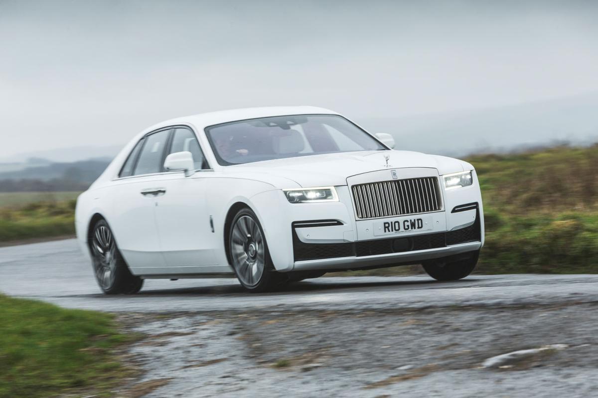 Rolls-Royce Ghost 2021 right front cornering