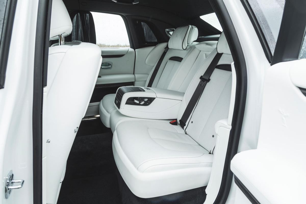 Rolls-Royce Ghost 2021 rear seats
