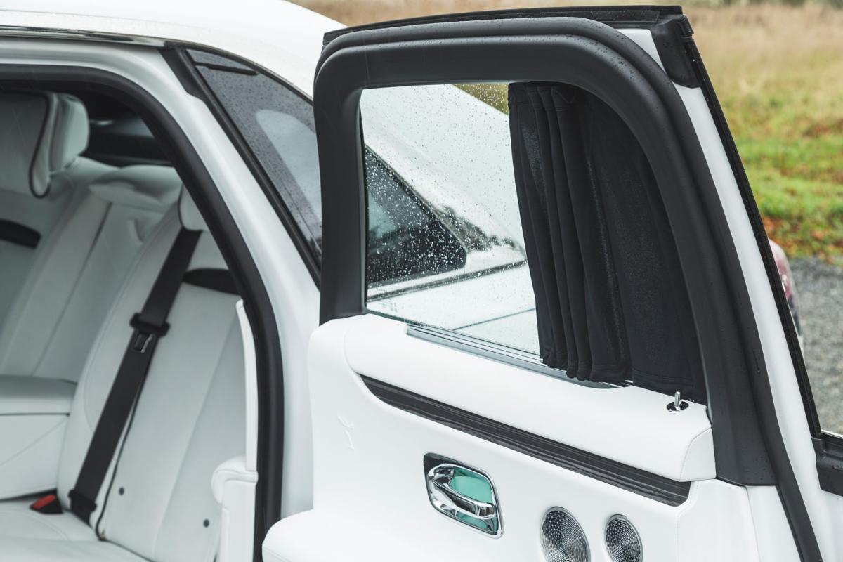 Rolls-Royce Ghost 2021 rear door