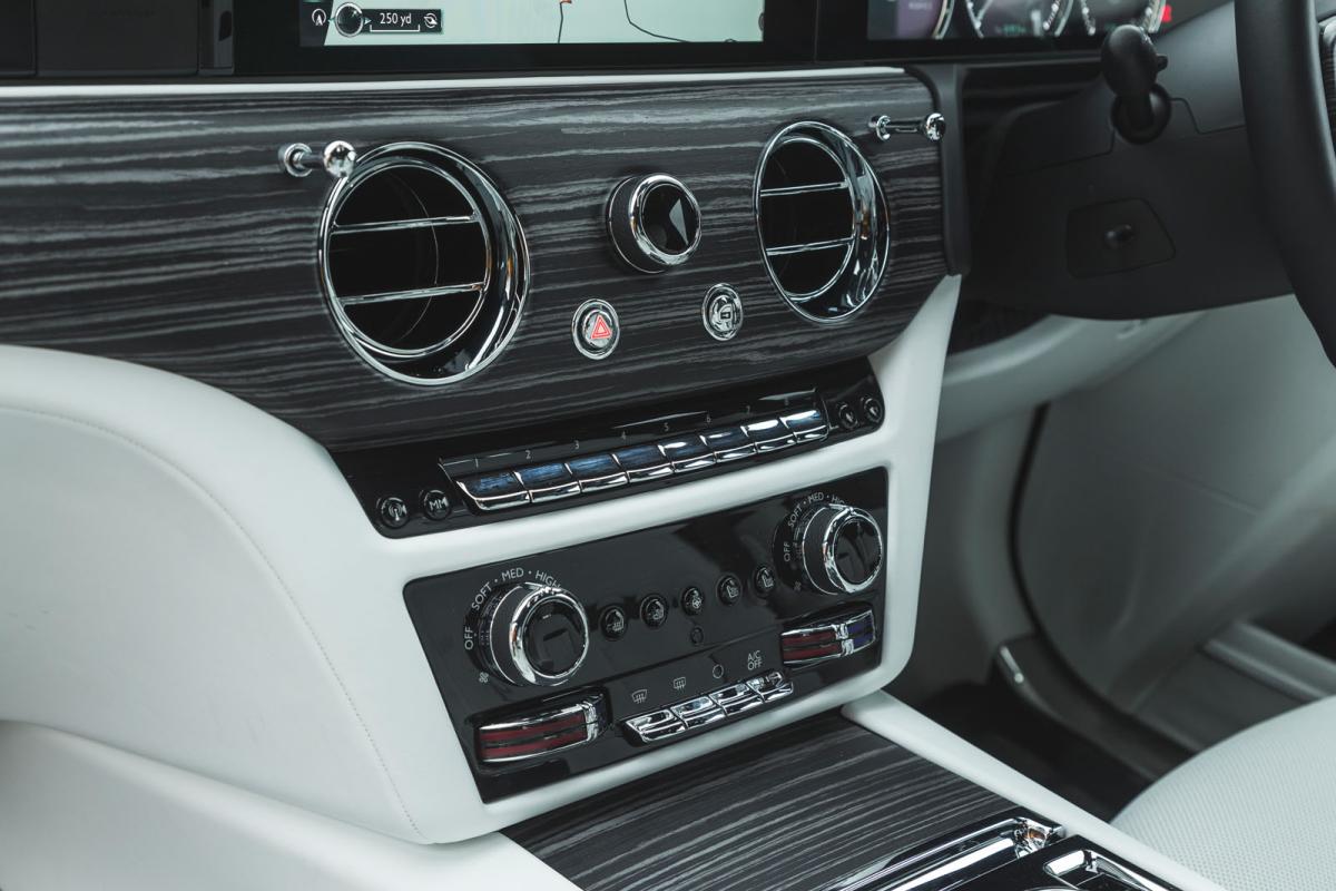 Rolls-Royce Ghost 2021 centre console