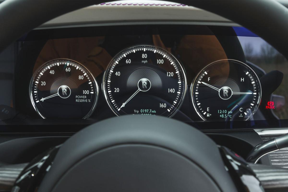 Rolls-Royce Ghost 2021 instruments detail