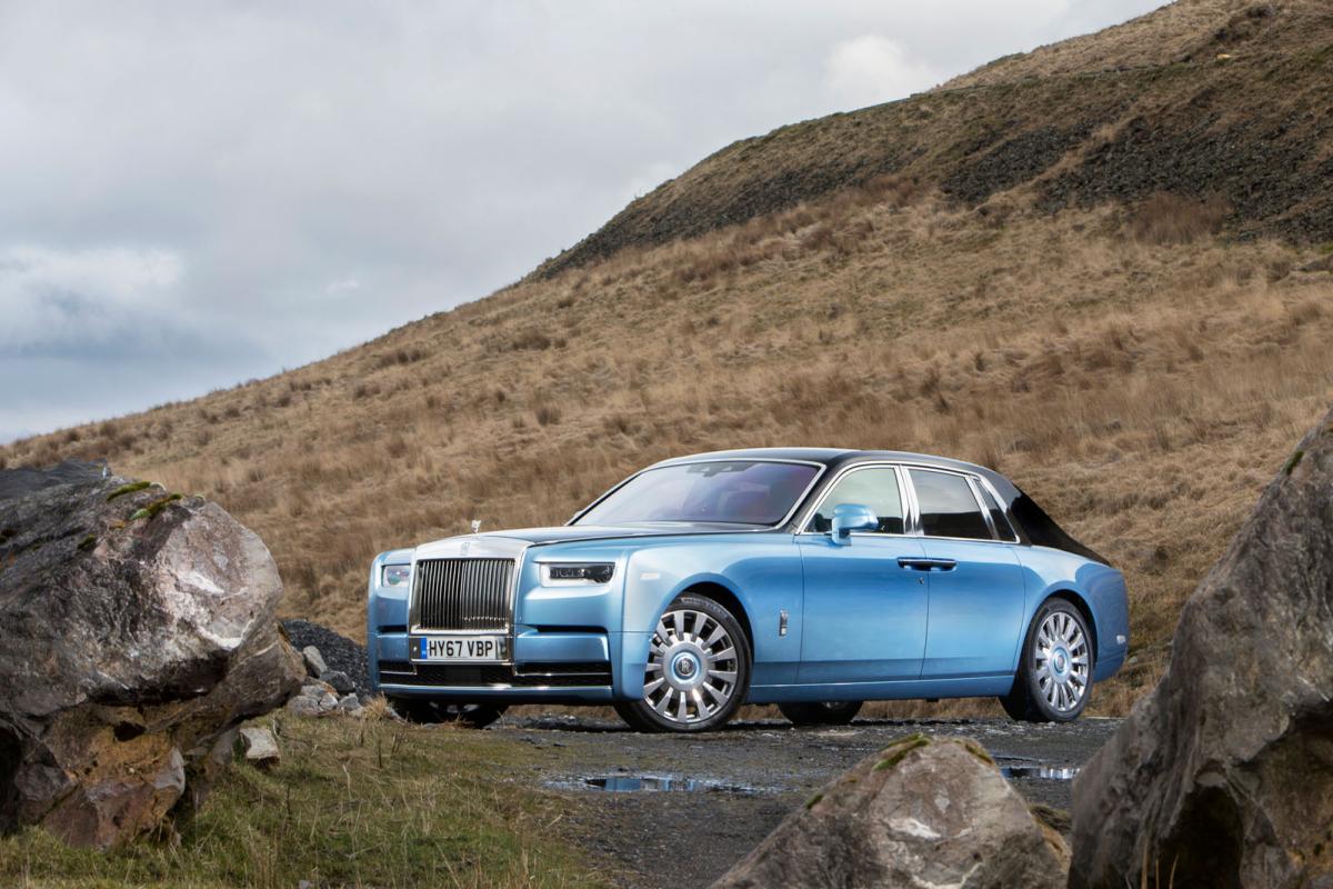 Rolls-Royce Phantom 2018 front left exterior