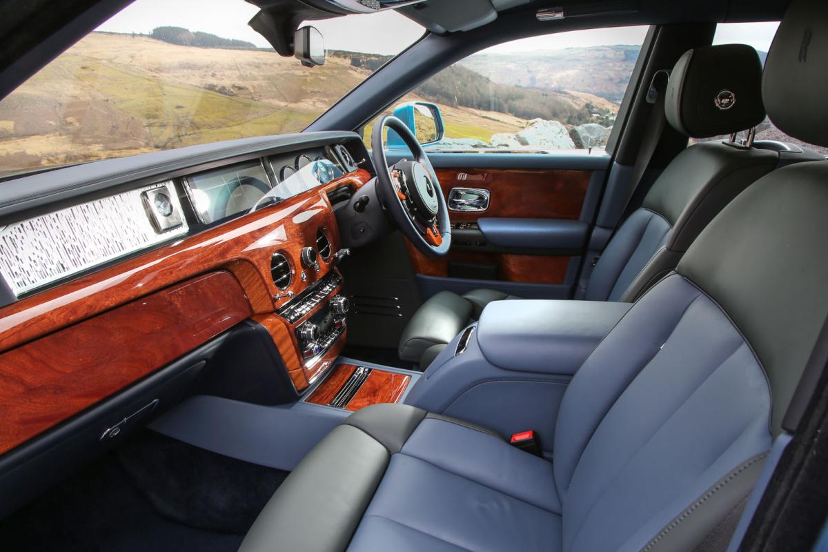 Rolls-Royce Phantom 2018 front seats