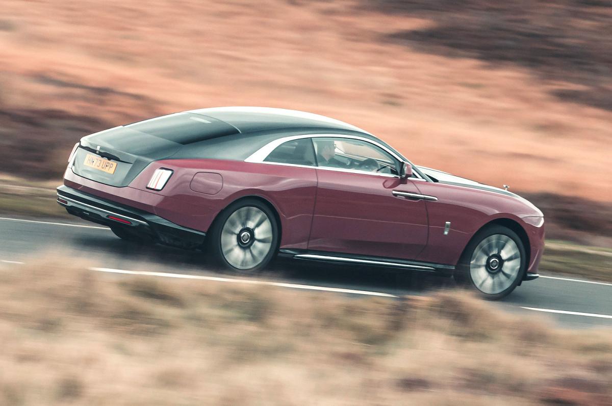 Rolls-Royce Spectre right driving