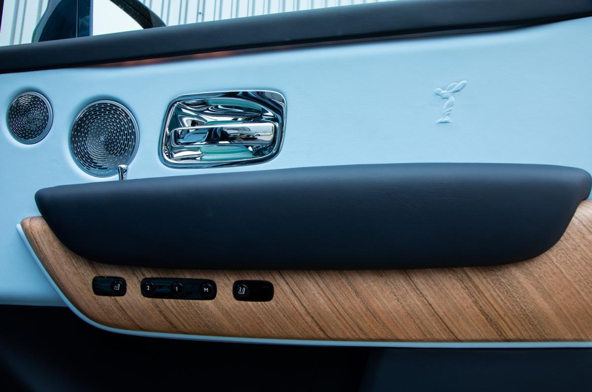 Rolls-Royce Cullinan door trim
