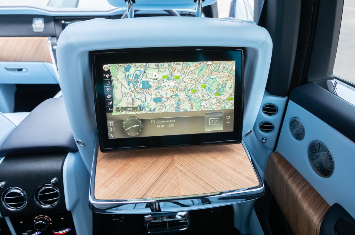 Rolls-Royce Cullinan rear screen